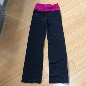 Under armour black yoga pants, pink band